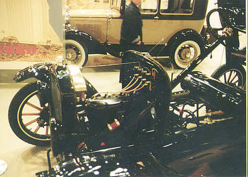 Motorraum.jpg, 39763 bytes, 04.11.01