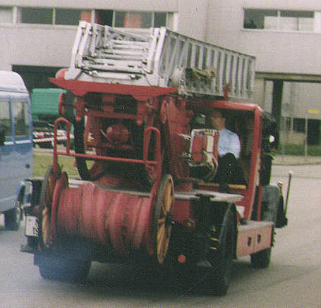 Feuerwehr_MB_Drehleiter_3.jpg, 29519 bytes, 02.06.01