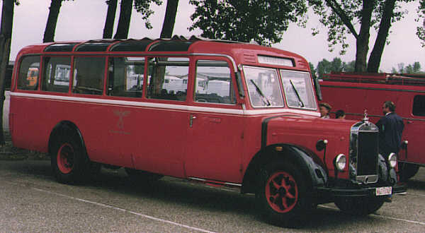 Mercedes_Bus_01.jpg, 32658 bytes, 29.05.01