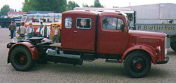 Mercedes_Spitz_Doppelkabine_11.jpg, 44943 bytes, 17.06.01